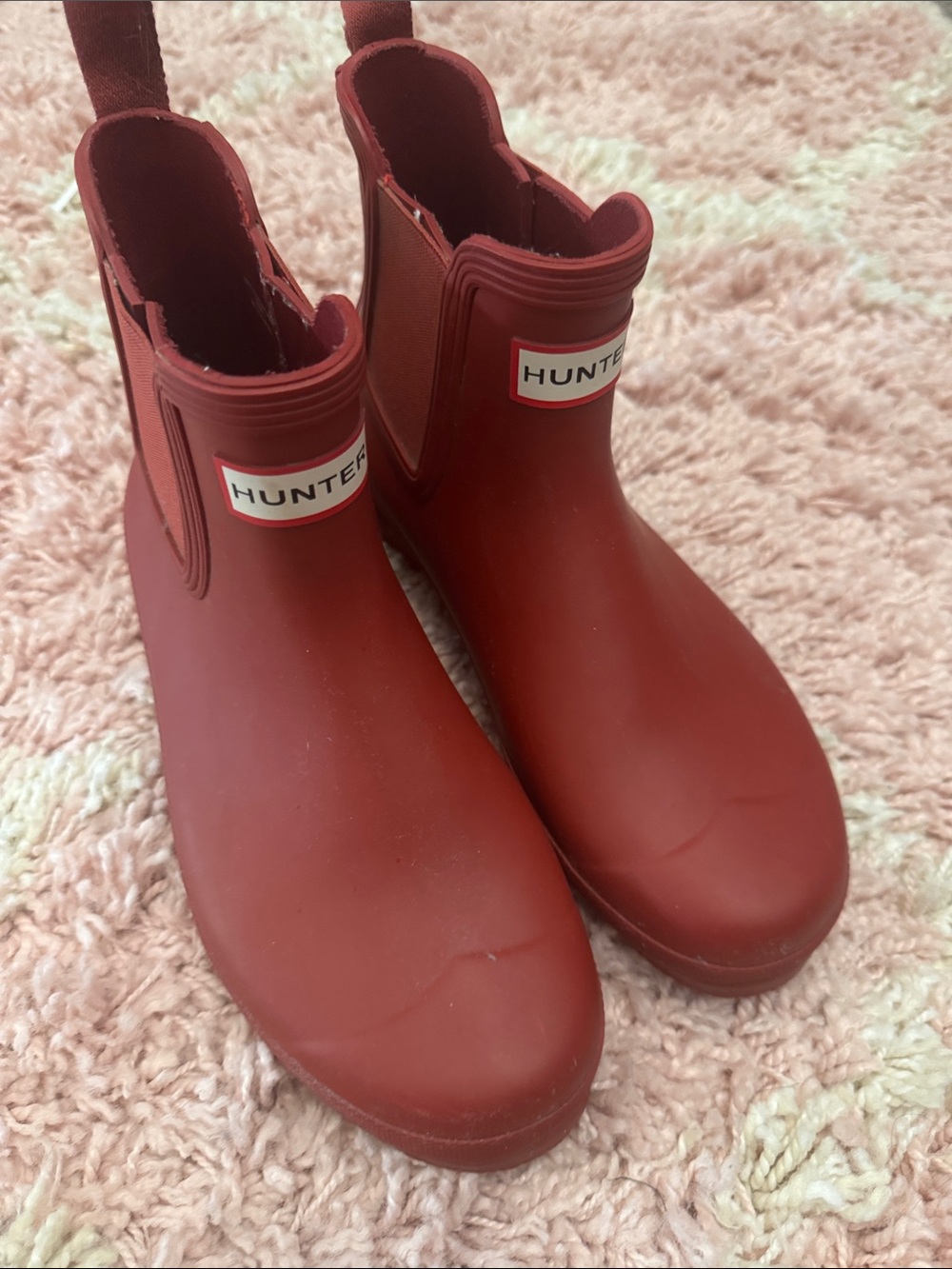 Hunter Women's Original Chelsea Boots in Military Red. - Picture 2 of 5